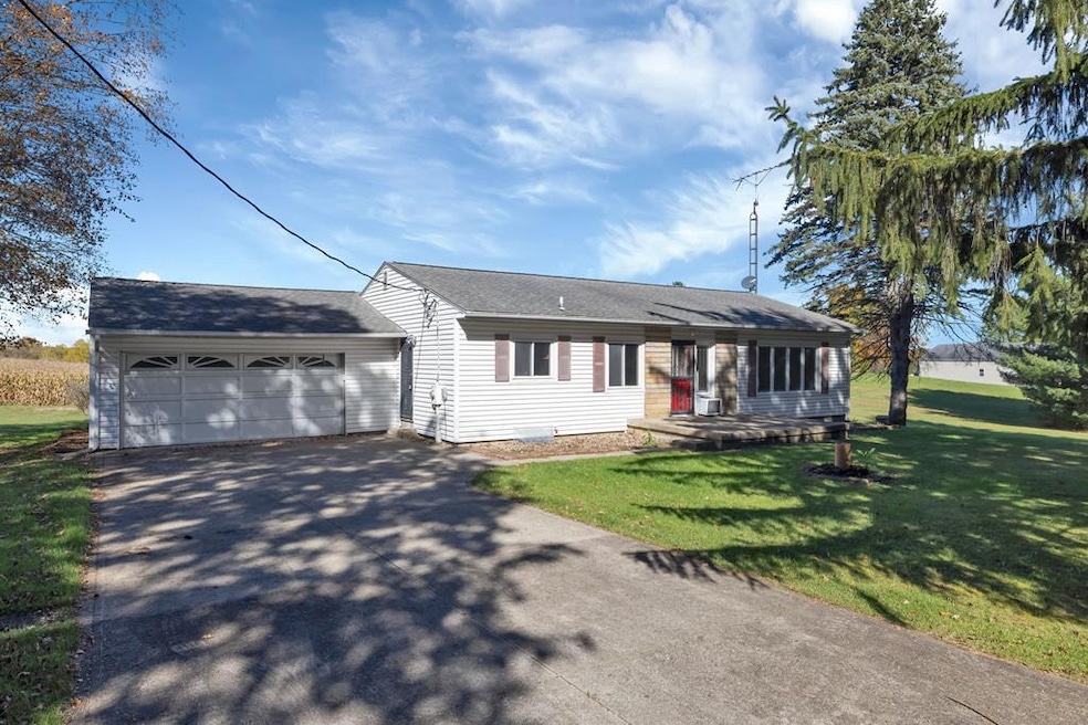 2331 Fleming Falls Rd, Mansfield, OH 44903 - photo 1