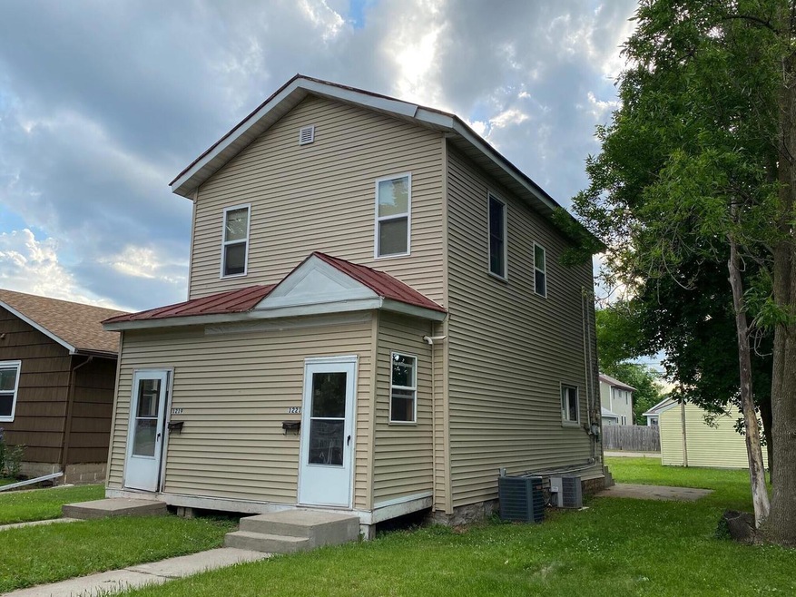 1219 8th St S unit 1221, La Crosse, WI 54601 - photo 1