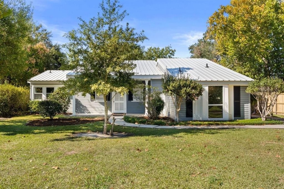 354 Jefferson Dr, Lake Charles, LA 70605 - photo 1