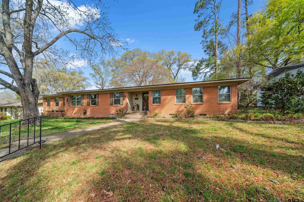1028 Shepherd Ln, Tyler, TX 75701 - photo 1