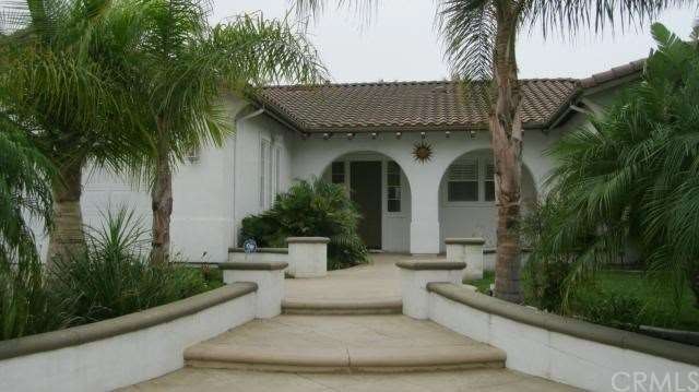 Beautiful Front entry to greet your guests!
