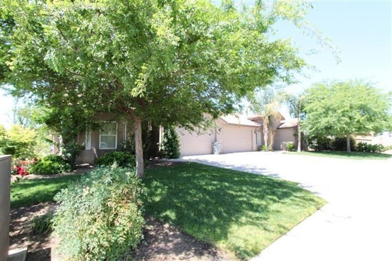 Nice duplex on corner lot in North West Fresno.