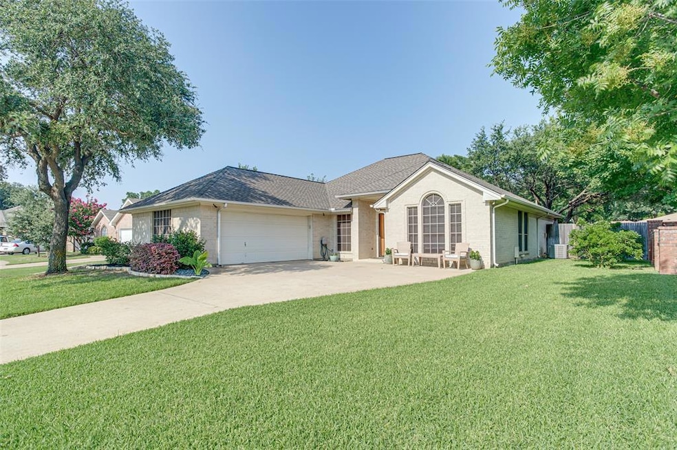 7109 Ashworth Dr, North Richland Hills, TX 76182 - photo 1