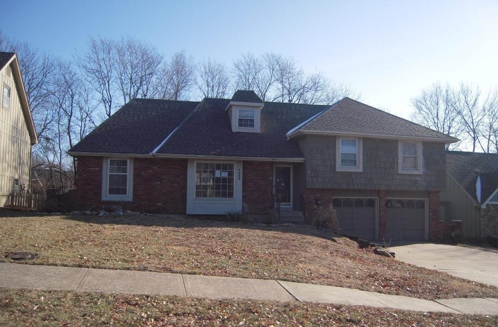 7525 Westgate St, Shawnee, KS 66216 - photo 1