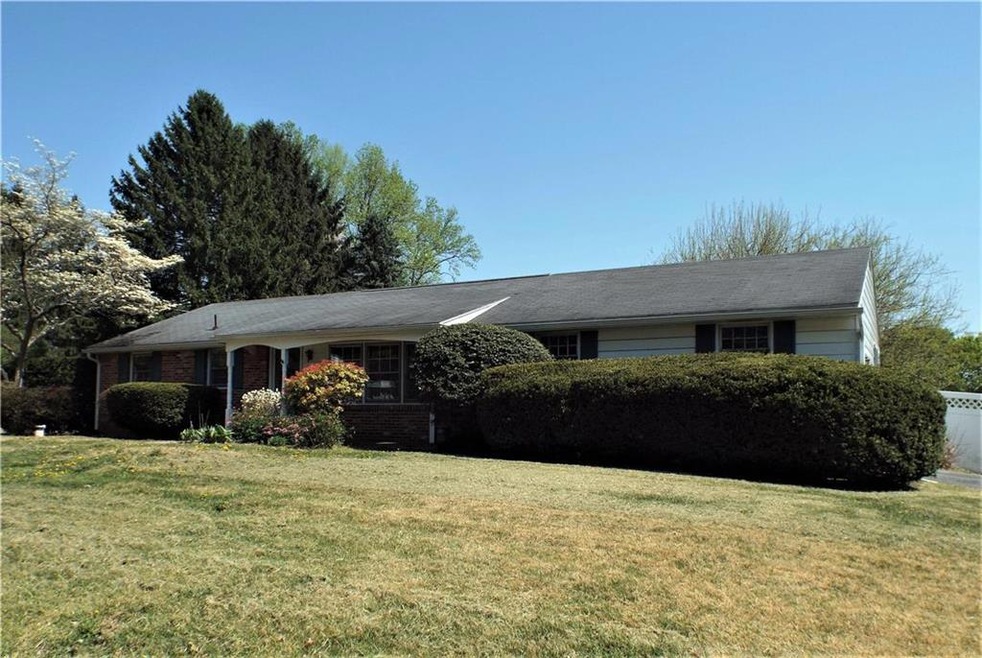 5765 Oak Ln, Zionsville, PA 18092 - photo 1