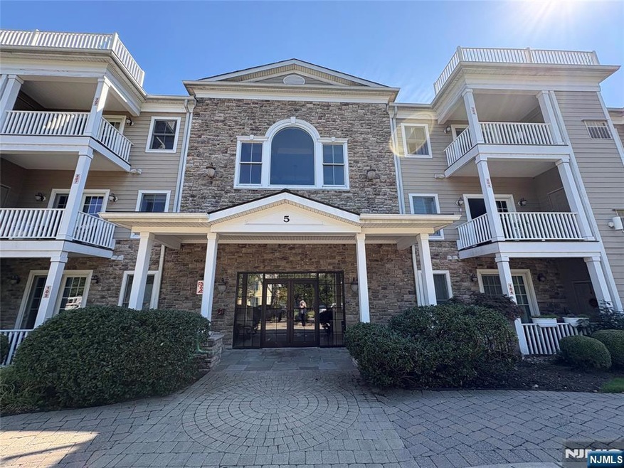 Cresskill Commons unit 117, Cresskill, NJ 07626 - photo 1