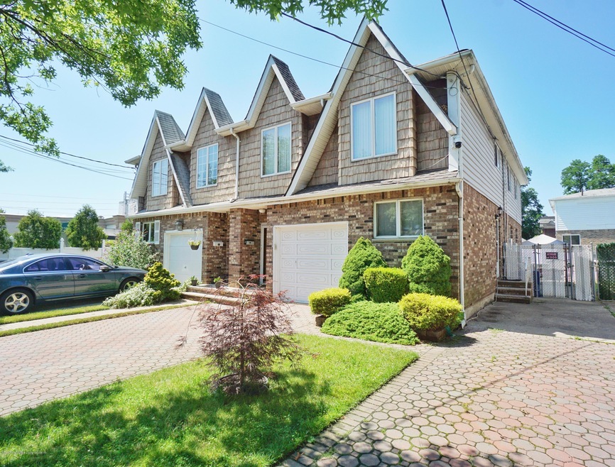 31 Locust Pl