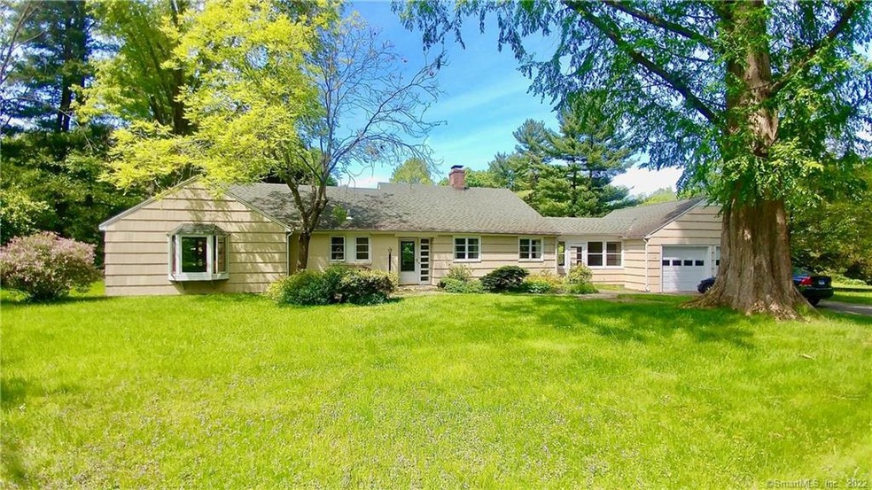 True one-floor living in this lovely ranch!