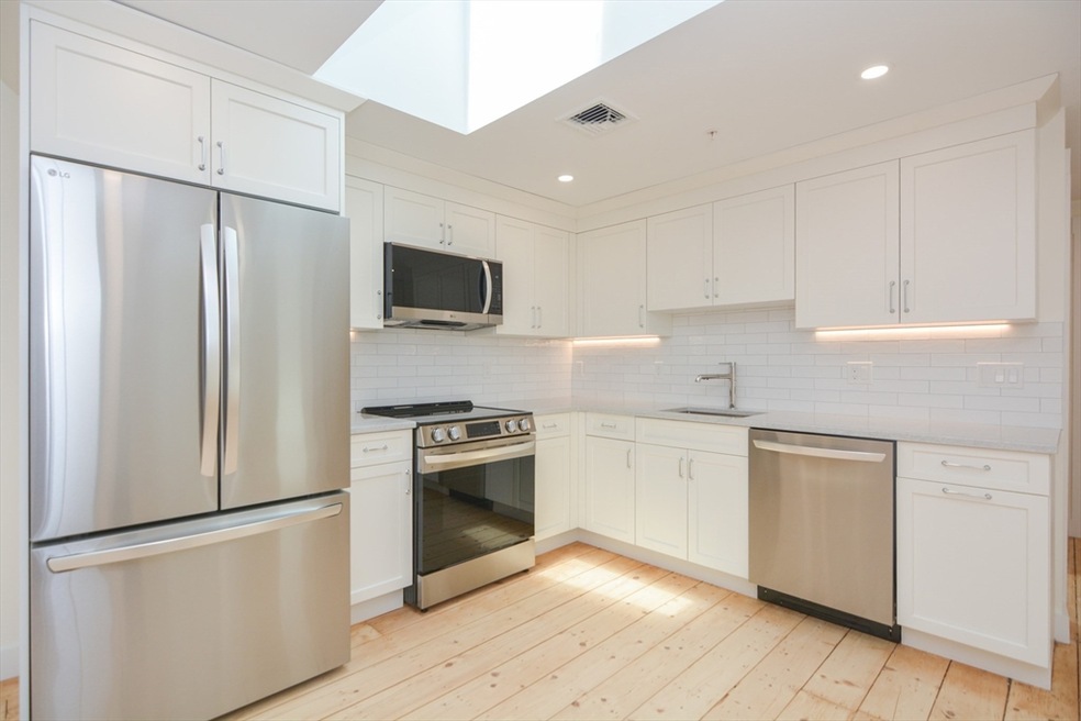 9 State St unit 7, Marblehead, MA 01945 - photo 1