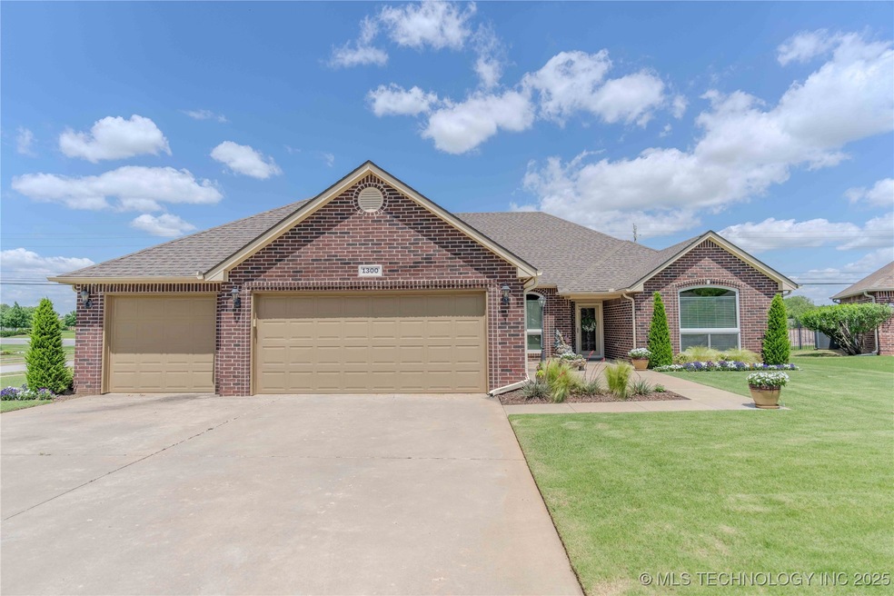 1300 E Yakima St, Broken Arrow, OK 74012 - photo 1