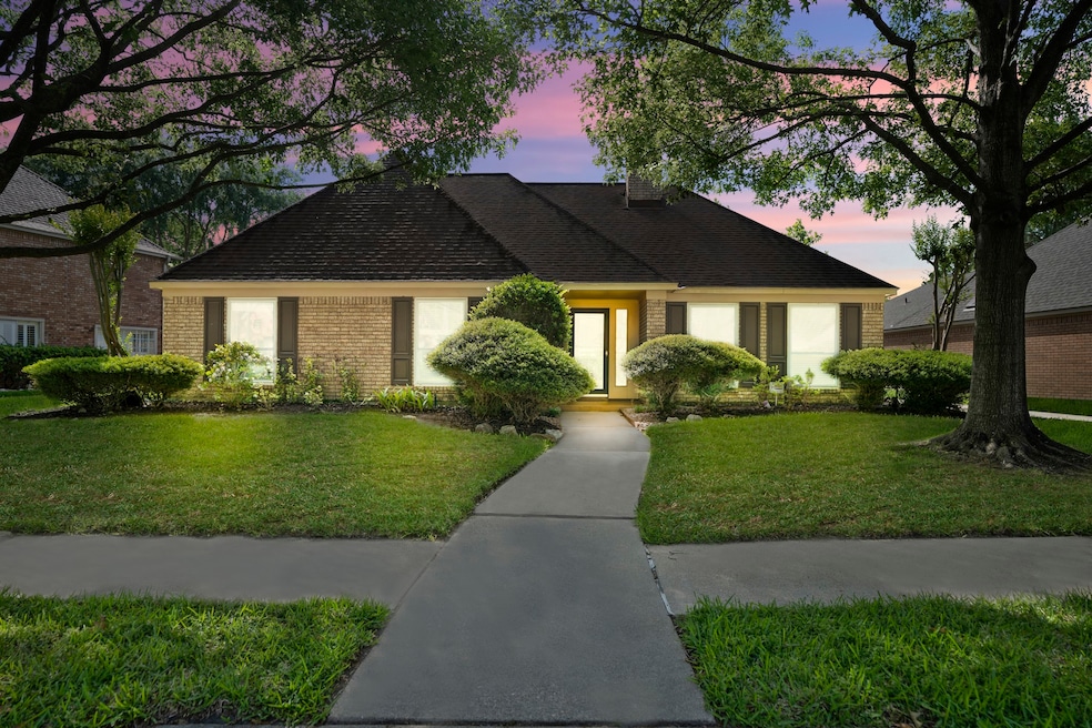 15951 Knolls Lodge Dr, Houston, TX 77095 - photo 1