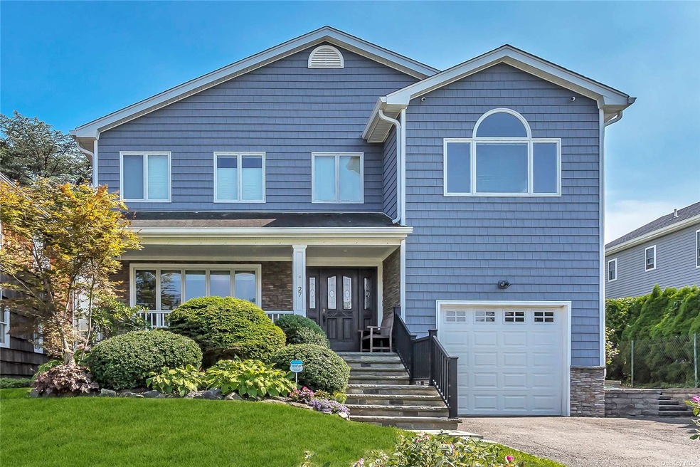 27 Laurel Ave, Glen Cove, NY 11542 - photo 1