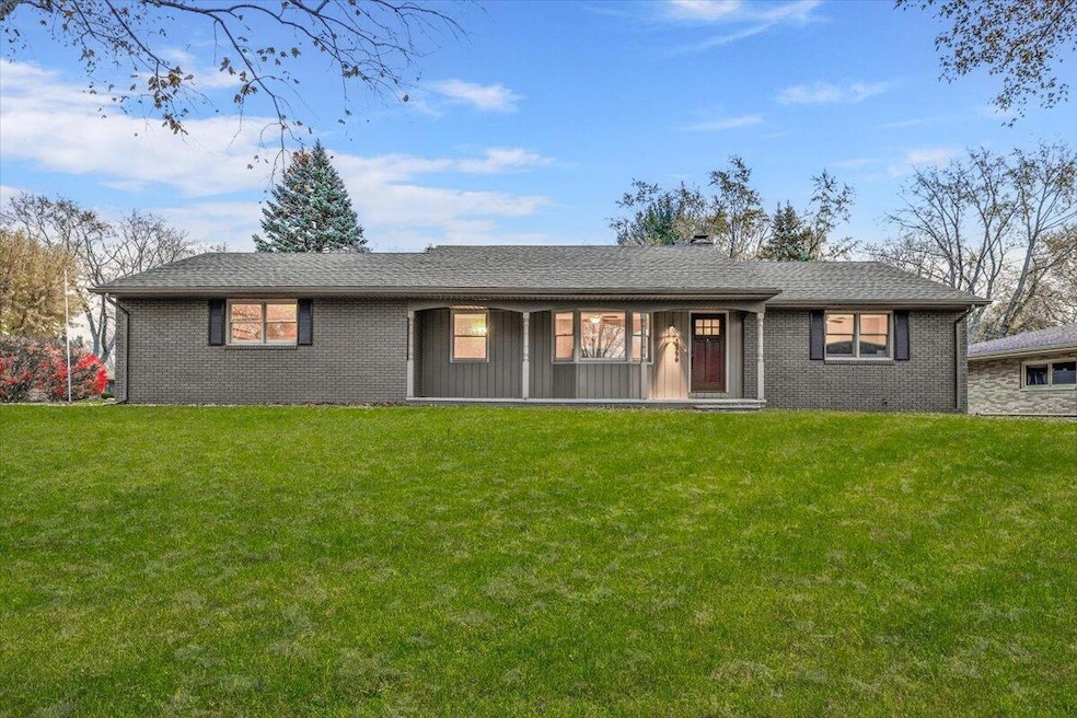 1564 S Windsor Dr, Saint Joseph, MI 49085 - photo 1