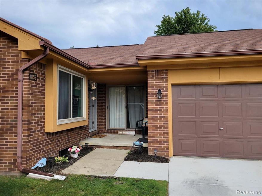 1353 Leisure Dr unit 2, Flint, MI 48507 - photo 1