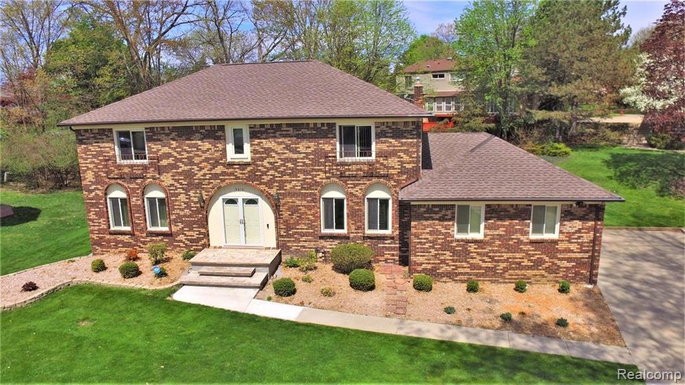 5310 Pond Bluff Dr, West Bloomfield, MI 48323 - photo 1