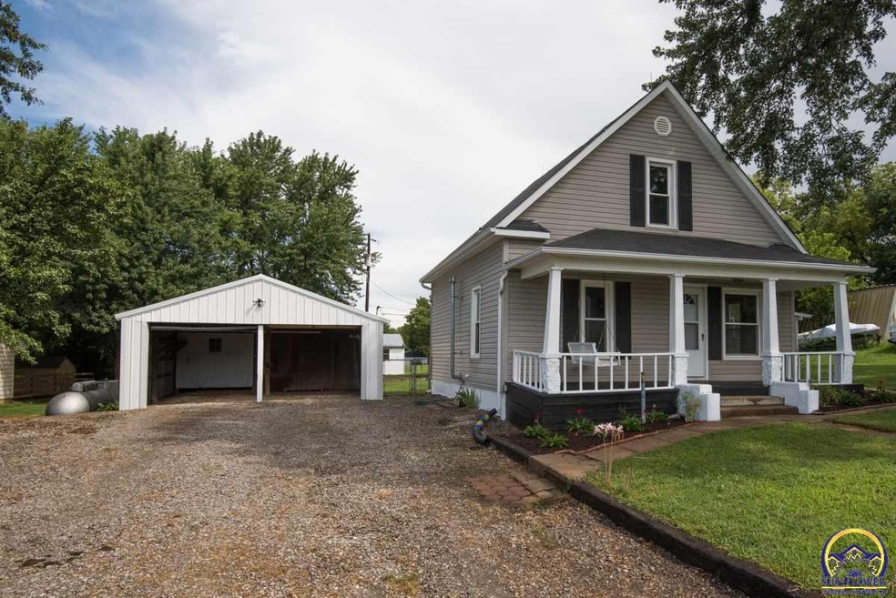 208 E 1st St, Hoyt, KS 66440 - photo 1