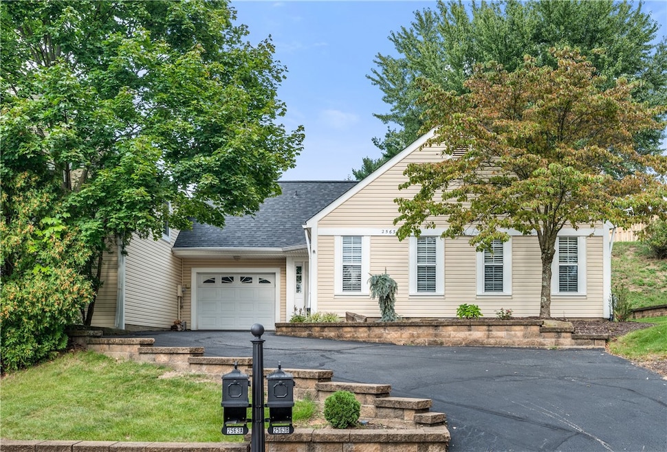 Beautiful one level condominium located in the des