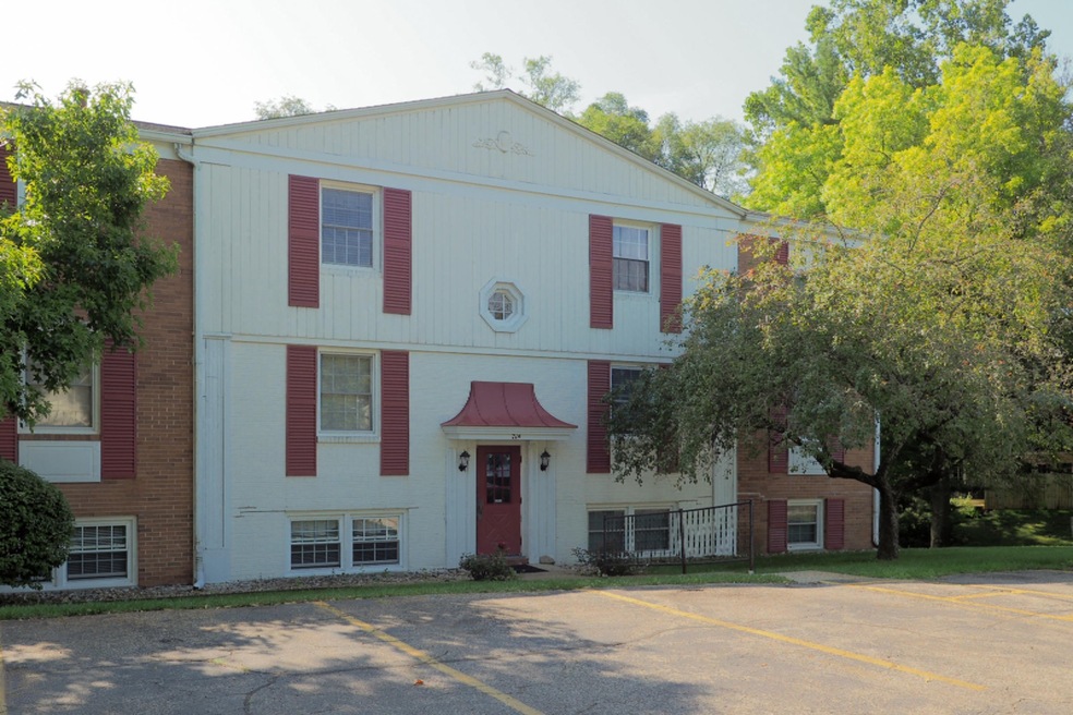 714 Garland Cir B-101