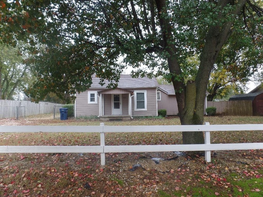 2016 W Central St, Siloam Springs, AR 72761 - photo 1