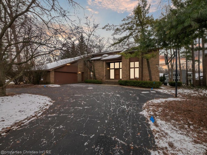 Welcome to 2221 Bloomfield Woods Drive