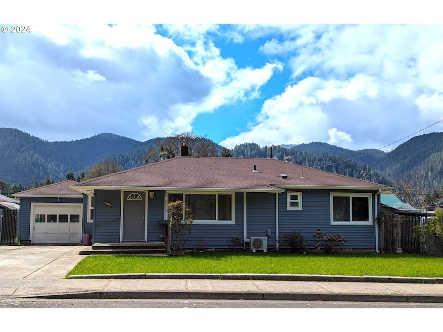 47880 W 2nd St, Oakridge, OR 97463 - photo 1