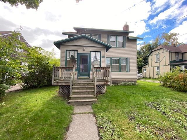3 bed 1 bath Craftsman style home with m