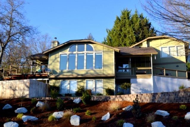 1748 NW Crescent Dr, Grants Pass, OR 97526 - photo 1