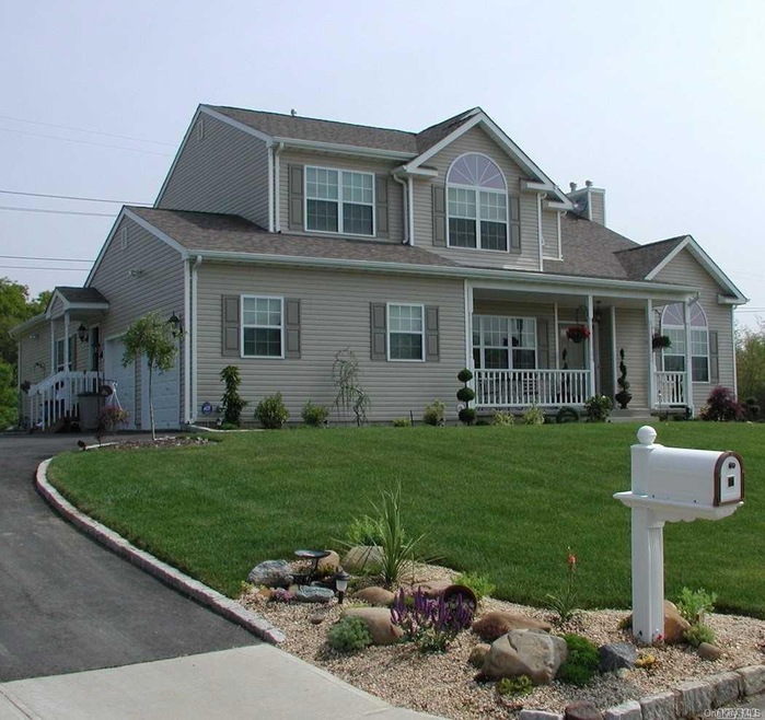 35 Jordan Dr, Medford, NY 11763 - photo 1