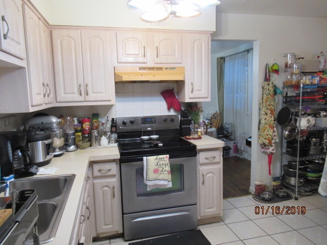 3431 Maple Ln, Hazel Crest, IL 60429 - photo 1