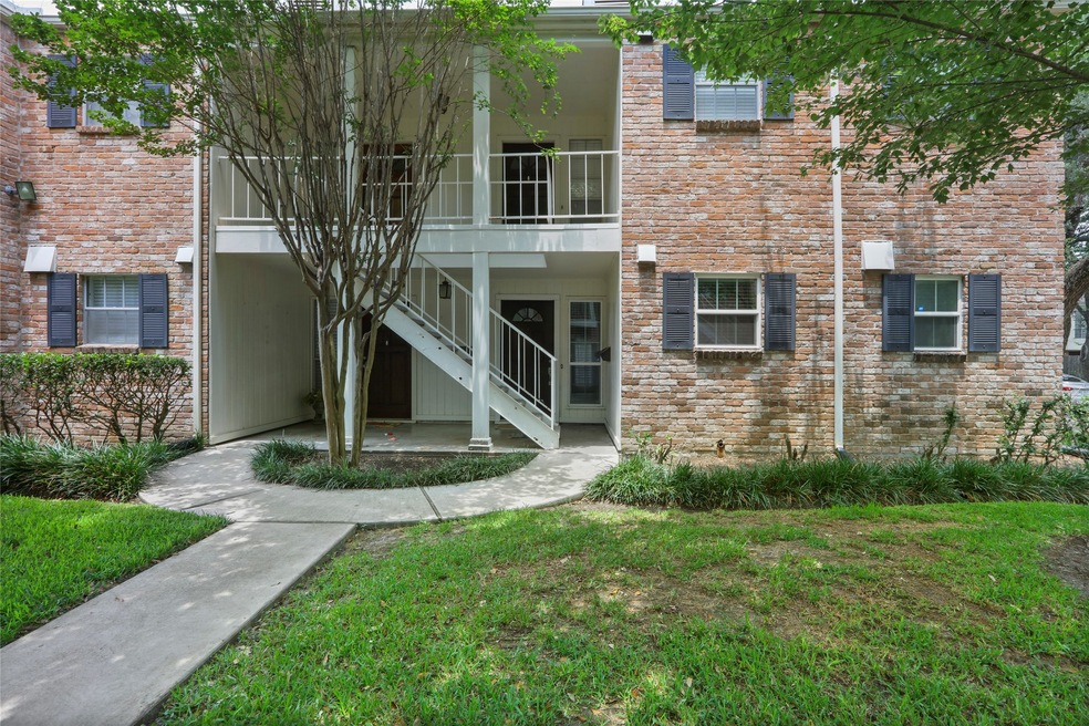 857 Wax Myrtle Ln unit 4, Houston, TX 77079 - photo 1