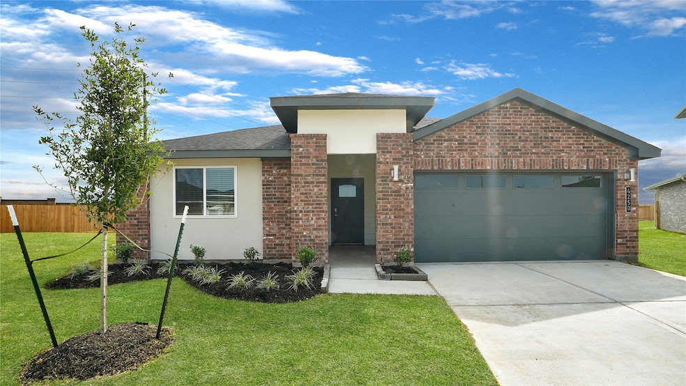 Dramatic today style Chic Stucco & Brick Timeless
