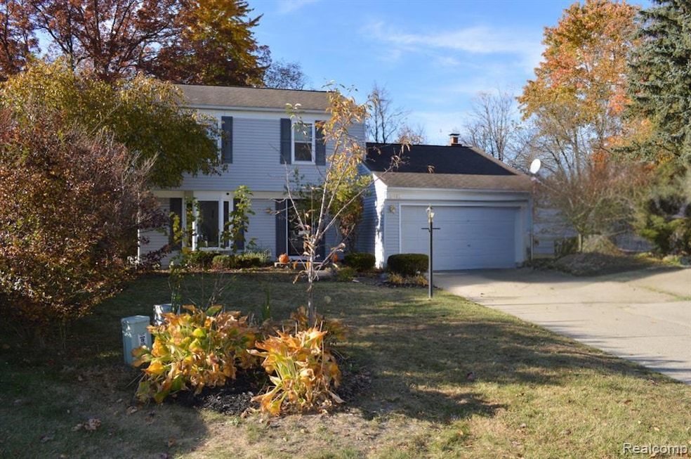 2612 Millcrest Ct, Lake Orion, MI 48360 - photo 1