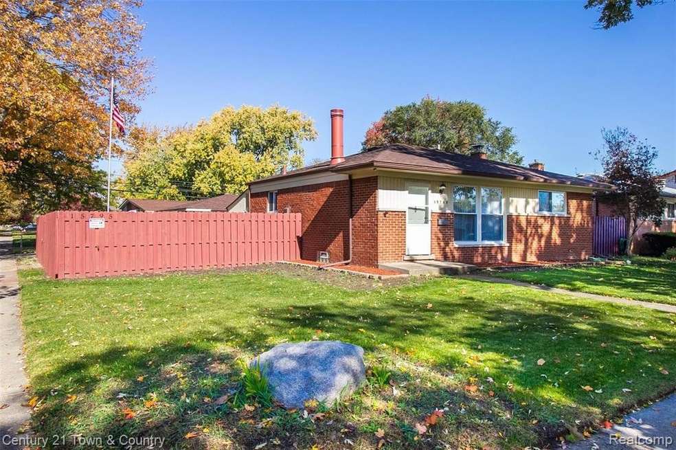 15795 Dugan St, Roseville, MI 48066 - photo 1