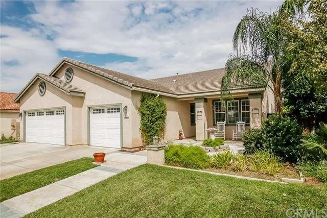 This single story home welcomes you with a three c
