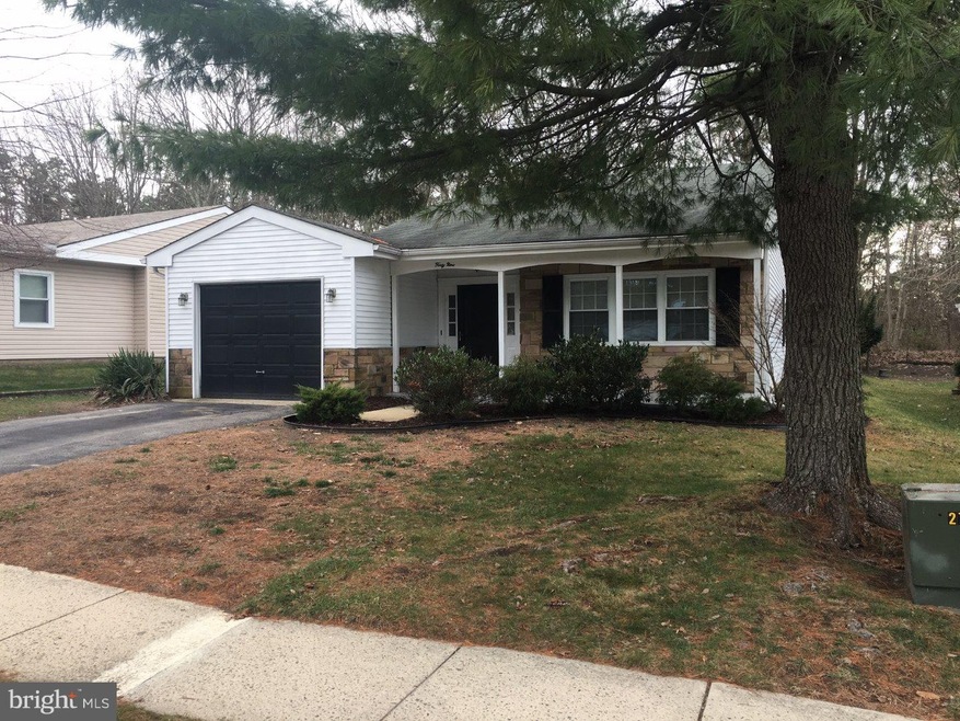 49 Huntington Dr, Southampton, NJ 08088 - photo 1
