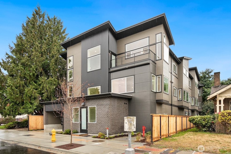 117 Wells Ave S unit D (R), Renton, WA 98057 - photo 1