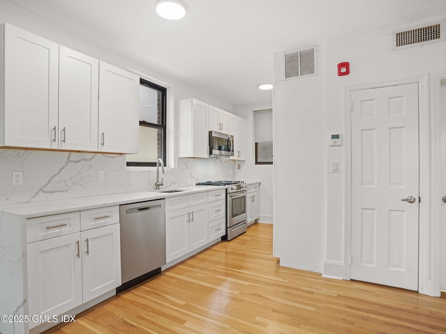 3-web-or-mls-169-greenwich-ave-front-uni
