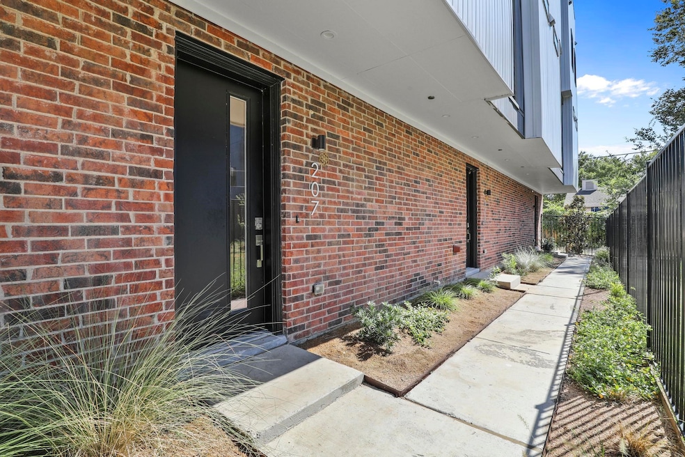 410 W 9th St unit 205, Dallas, TX 75208 - photo 1