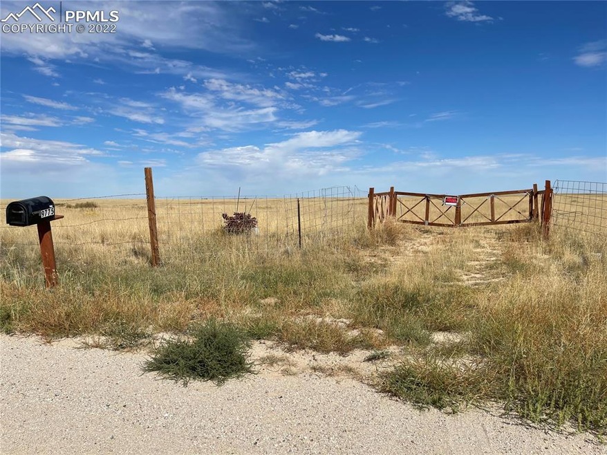 Gate and mailbox to the property