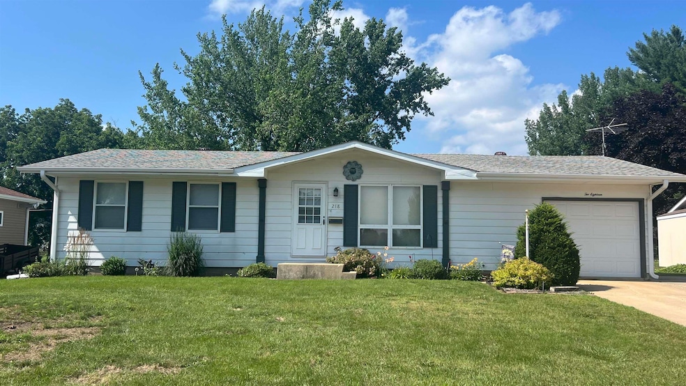 218 E Harrison St, New Hampton, IA 50659 - photo 1