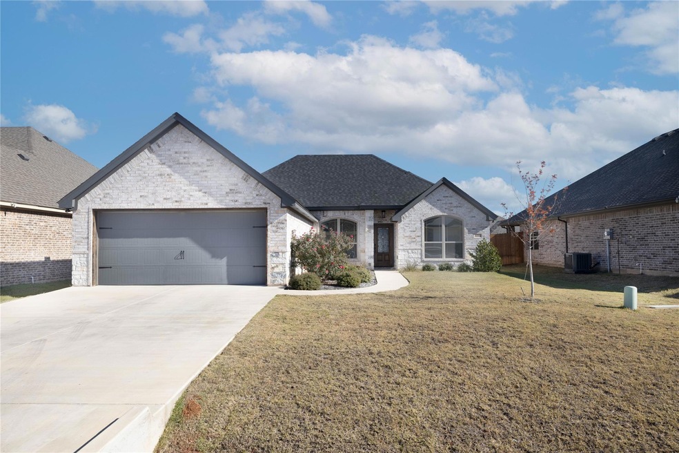 3315 Arrow Creek Dr, Granbury, TX 76049 - photo 1