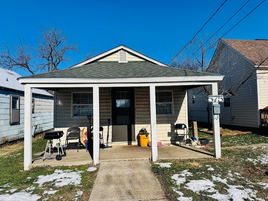 575 W Jackson St, Marshall, MO 65340 - photo 1