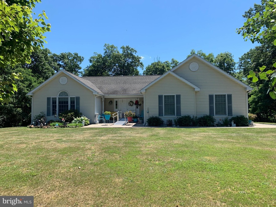 8 Mid Mountain Ln, Berkeley Springs, WV 25411 - photo 1