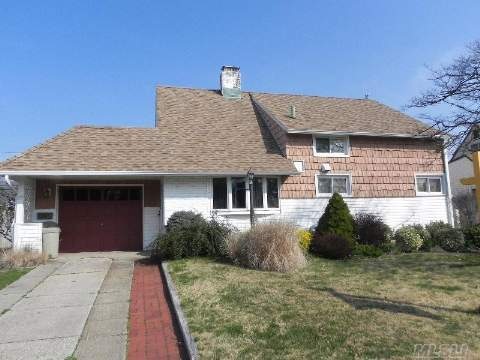 25 Spoke Ln, Levittown, NY 11756 - photo 1