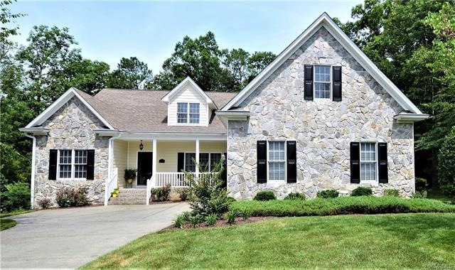 Wow - stunning stone faade, aggregate driveway and