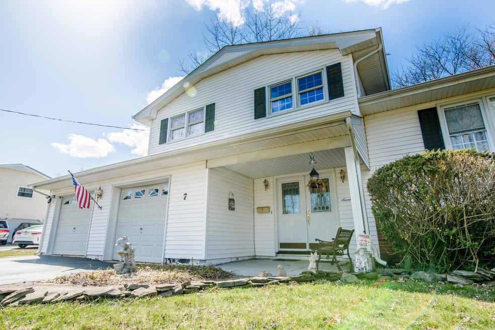 7 Mohawk Dr, Matawan, NJ 07747 - photo 1