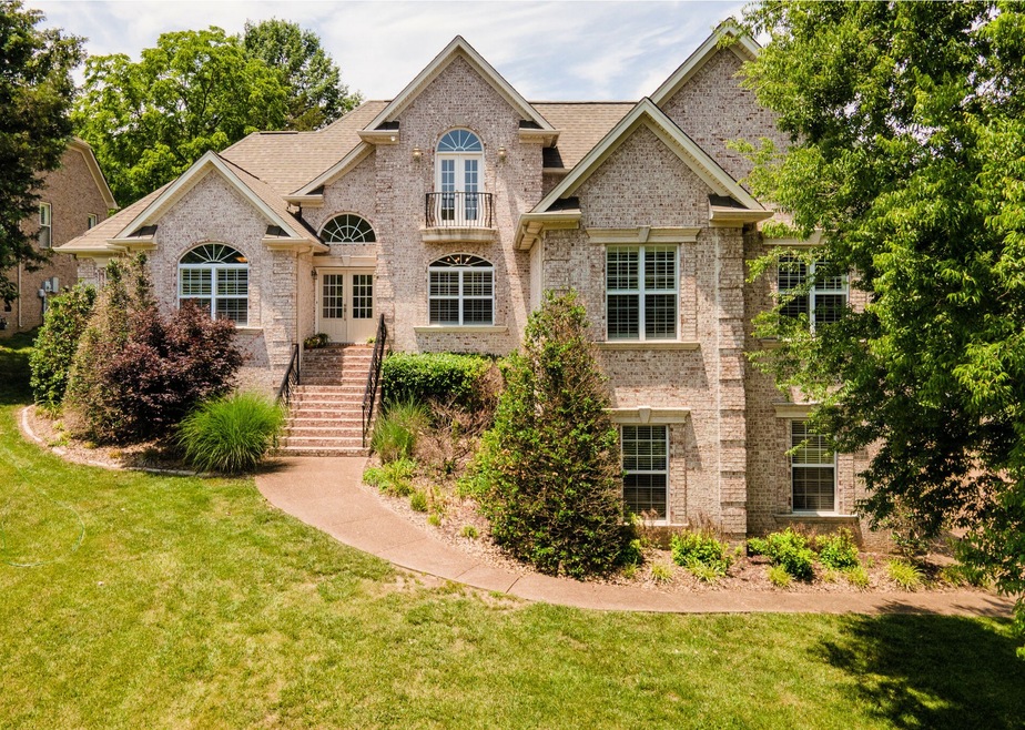 Welcome to 102 Kinwood Ct.