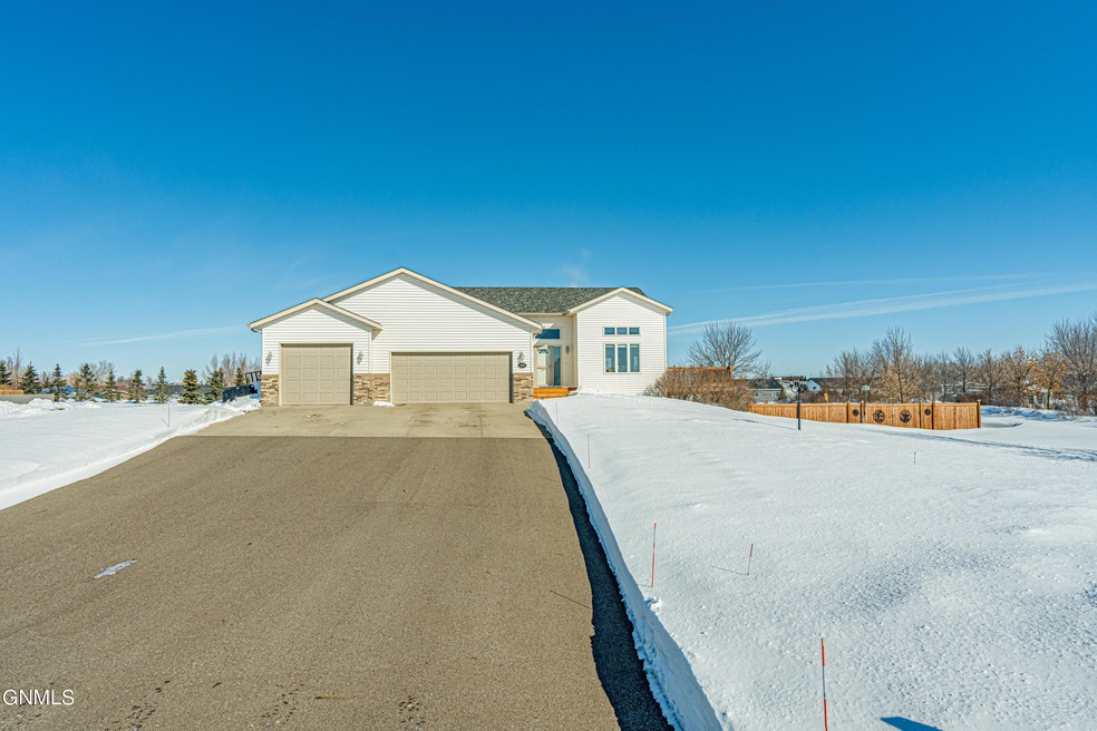 6310 Stonewood Way, Bismarck, ND 58504