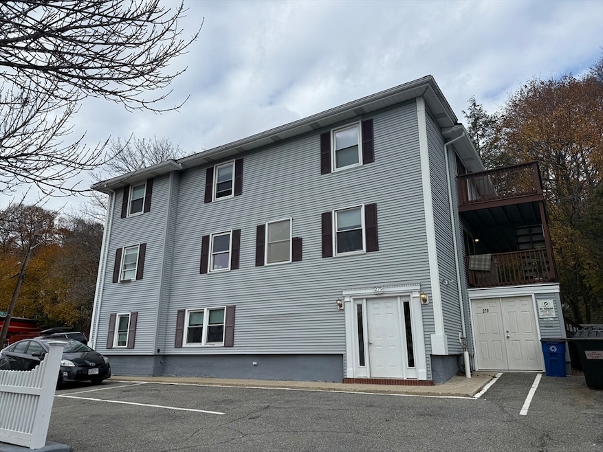 279 Fellsway W unit 1, Medford, MA 02155 - photo 1