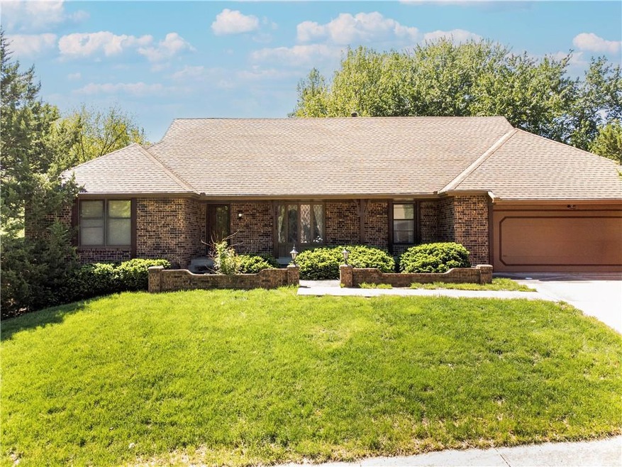 1.5 Story house featuring a front lawn and a garage